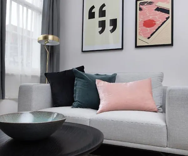 The Portland - City Centre Apartment *